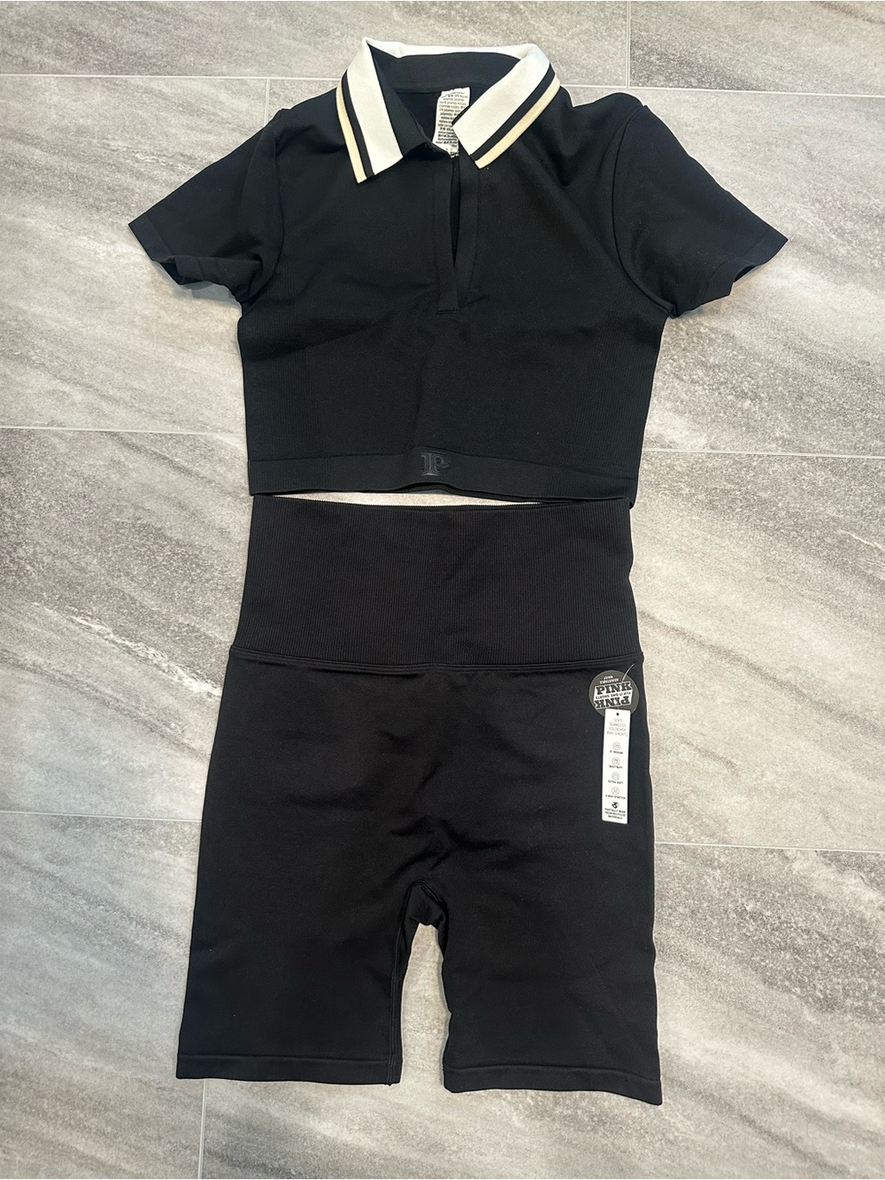 Women’s Activewear Crop Top & Shorts Bunskd